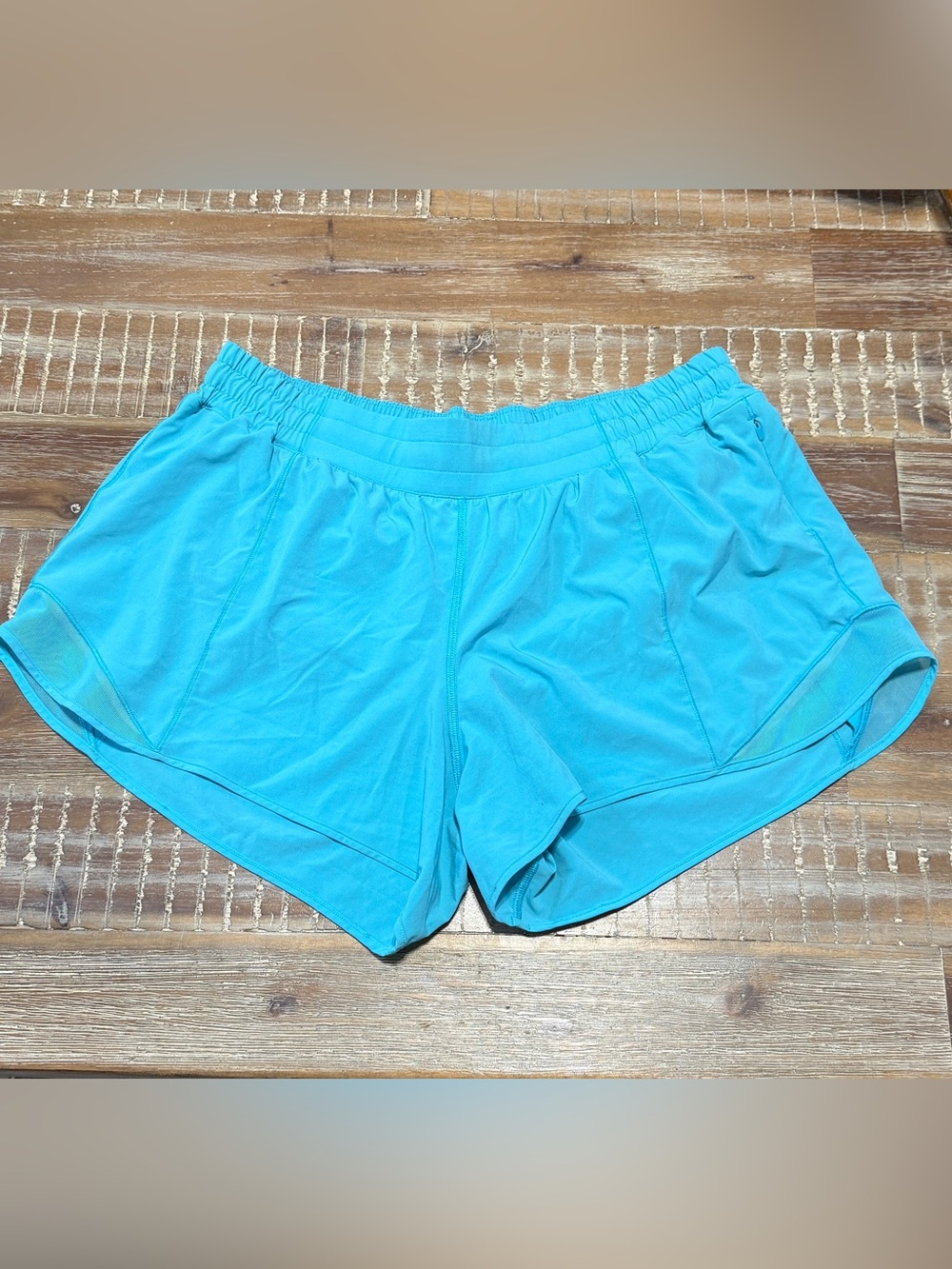 lululemon hotty hot athletic shorts